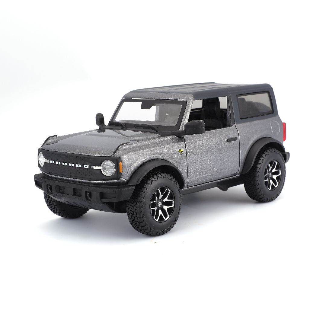 Maisto 1/24 SE 2021 Ford Bronco Badlands 2 dr. - Grey