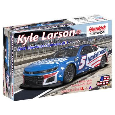 Salvinos JR Models 1/24 Hendrick Motorsports Kyle Larson 2022 Camaro - Patriotic Model Kit