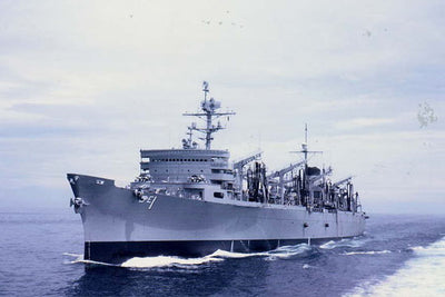 Trumpeter 1/700 AOE Fast Combat Support Ship USS Sacramento(AOE-1)